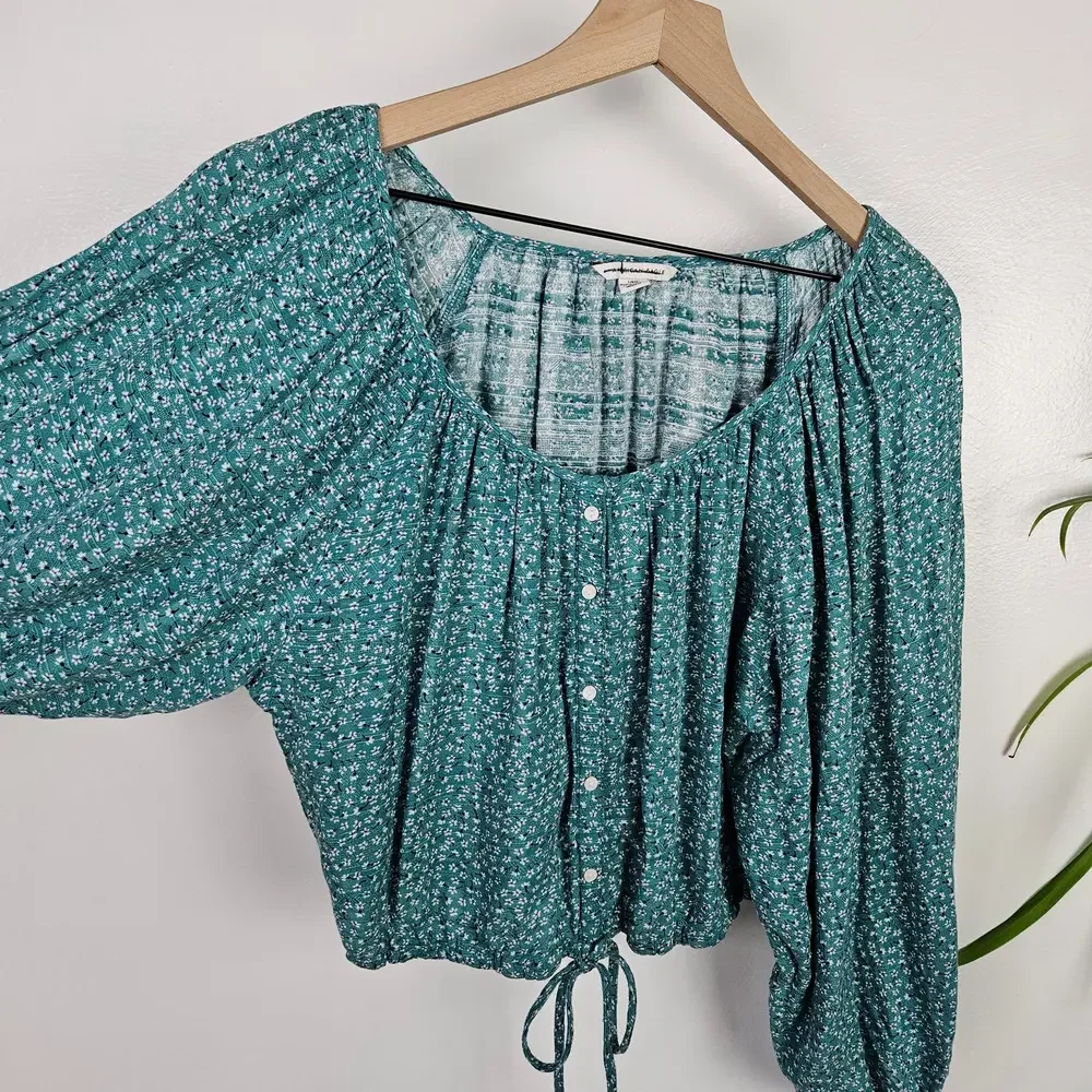 American Eagle Outfitters key features